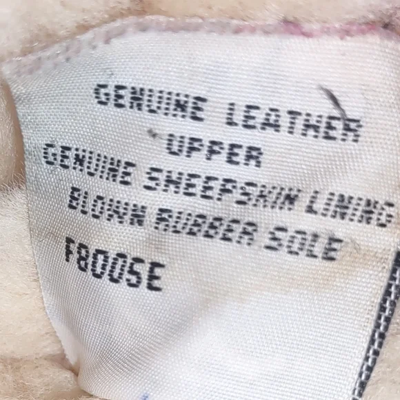 UGGS boot classic short kids sz W4. Logo snow warm lined Leather faux fur - Picture 9 of 9